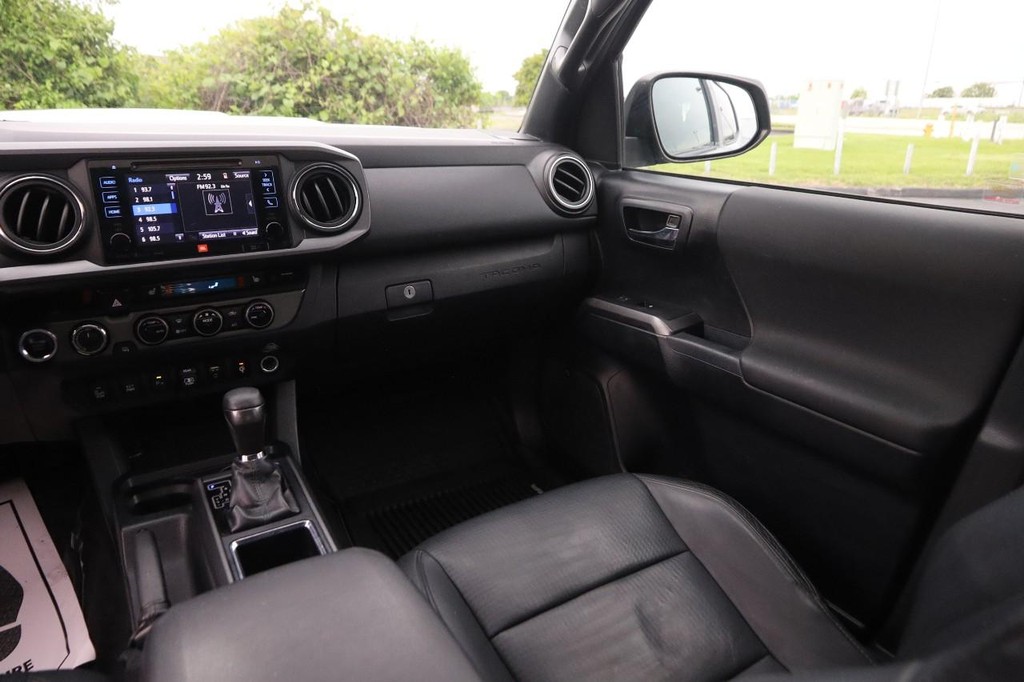 Toyota Tacoma Vehicle Image 25
