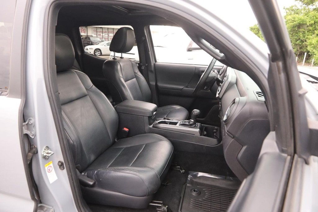 Toyota Tacoma Vehicle Image 26