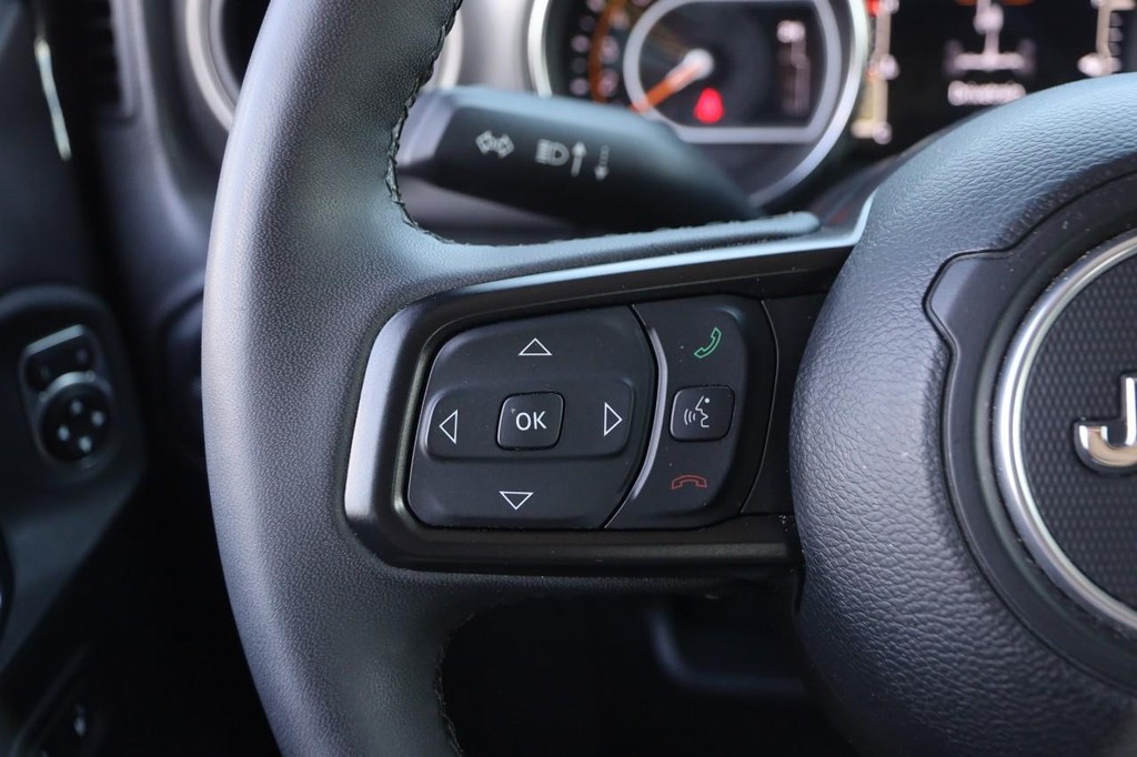 Jeep Wrangler Vehicle Image 11