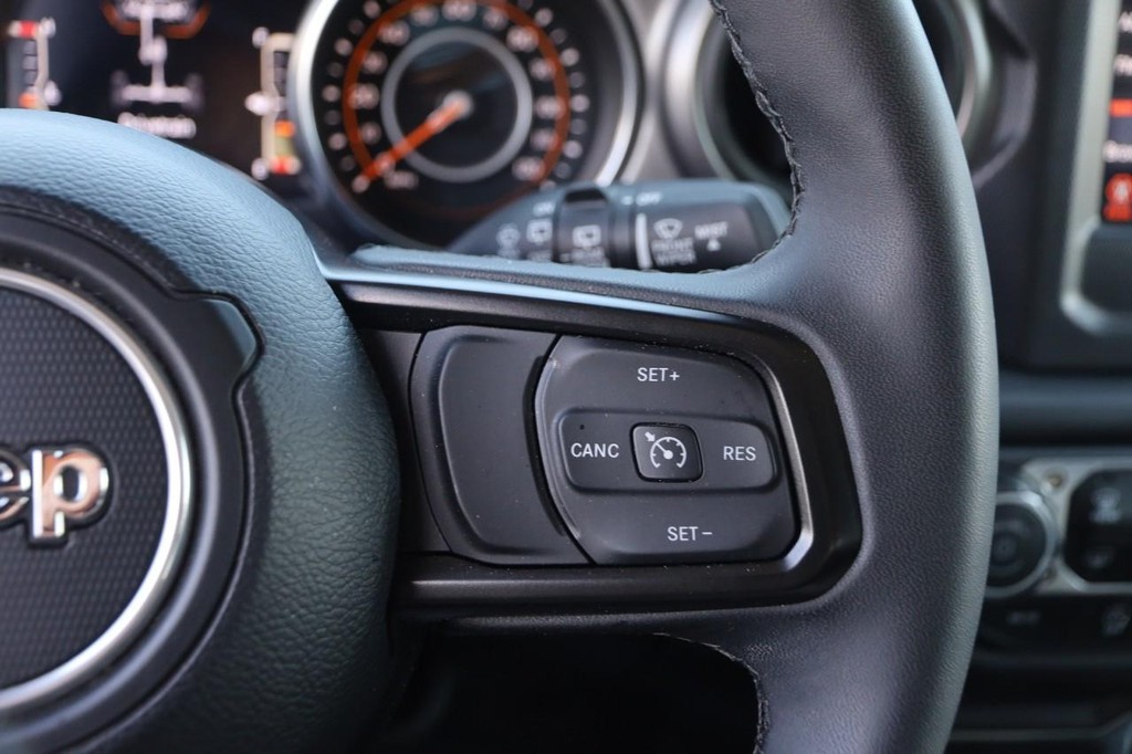 Jeep Wrangler Vehicle Image 12