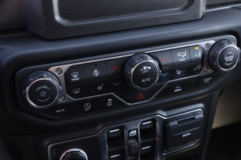 Jeep Wrangler Vehicle Image 17