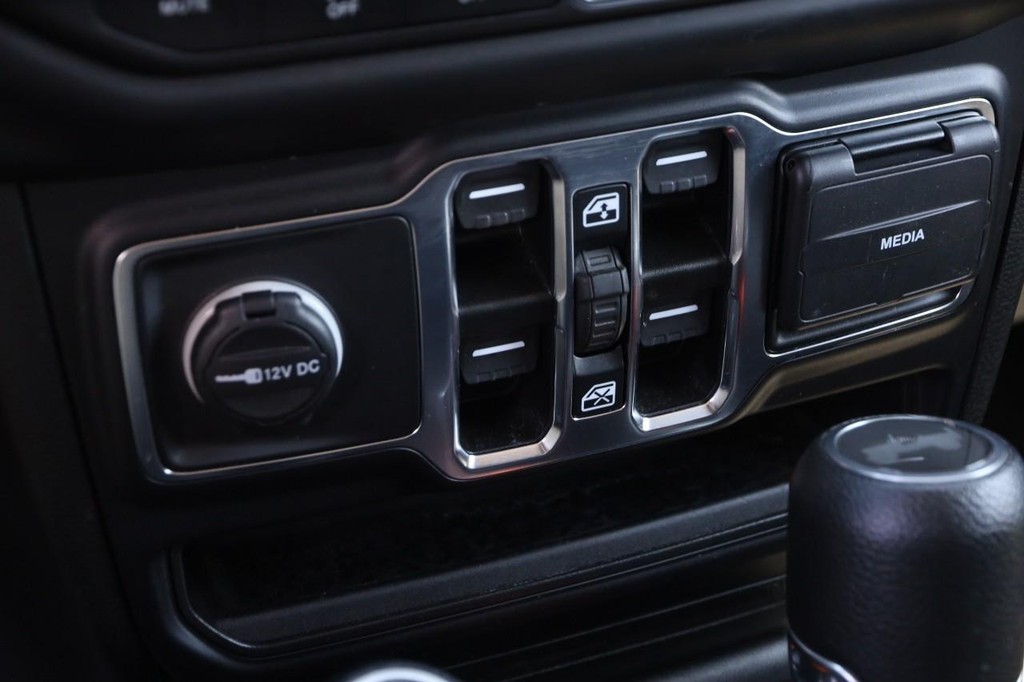 Jeep Wrangler Vehicle Image 18