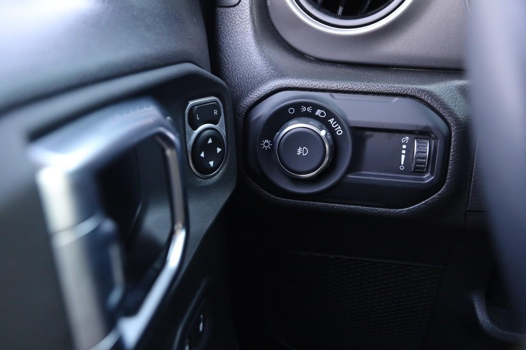 Jeep Wrangler Vehicle Image 20