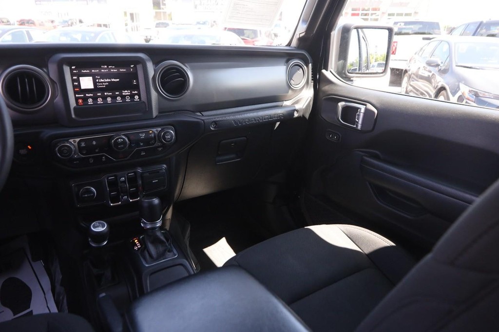 Jeep Wrangler Vehicle Image 25