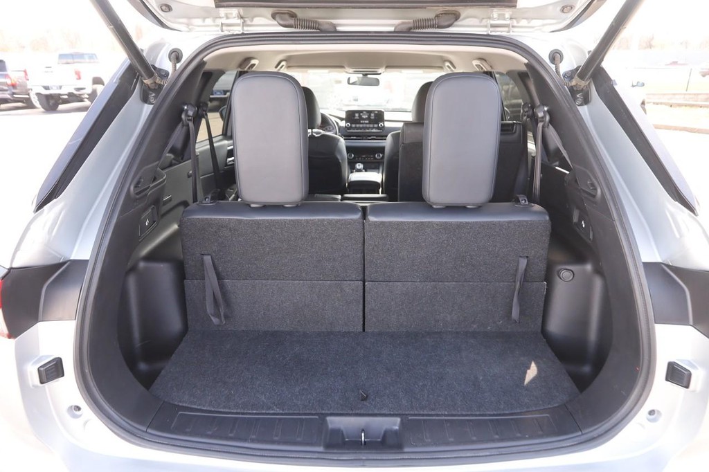 Mitsubishi Outlander Vehicle Full-screen Gallery Image 7