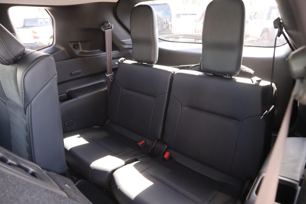 Mitsubishi Outlander Vehicle Full-screen Gallery Image 11