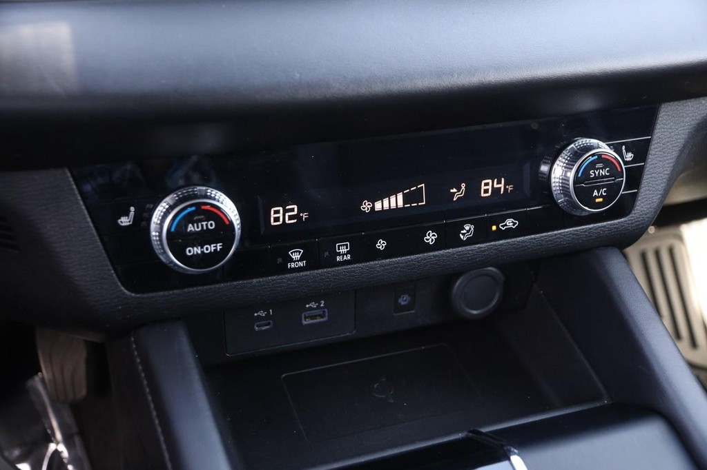 Mitsubishi Outlander Vehicle Full-screen Gallery Image 19