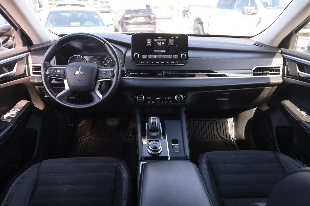 Mitsubishi Outlander Vehicle Full-screen Gallery Image 23