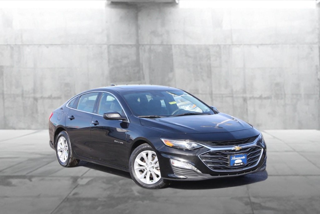 Chevrolet Malibu Vehicle Full-screen Gallery Image 2