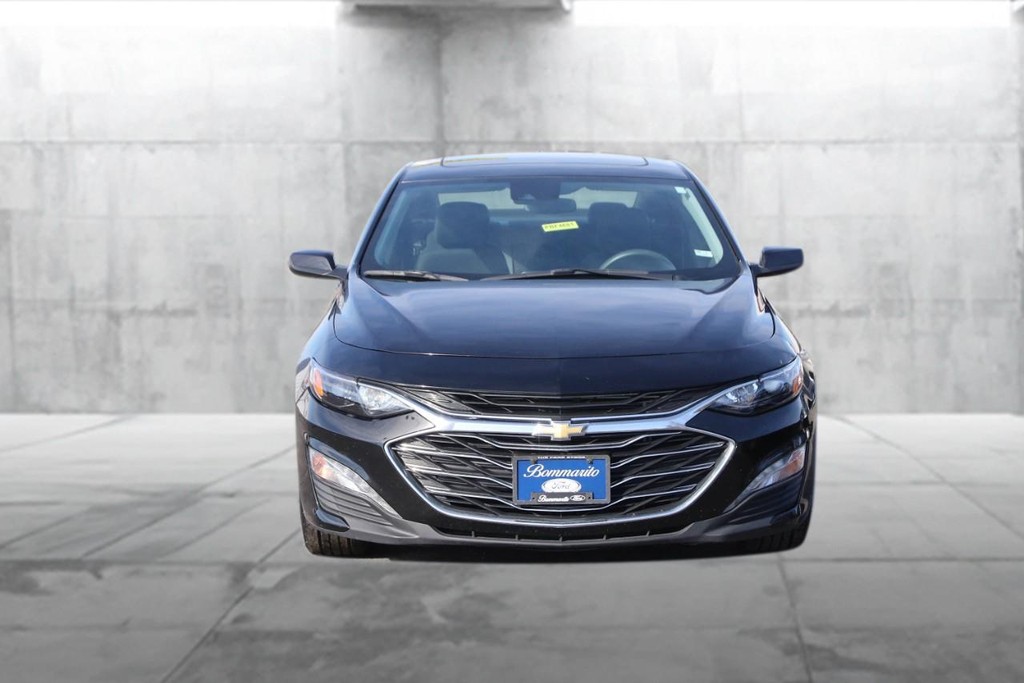 Chevrolet Malibu Vehicle Full-screen Gallery Image 4