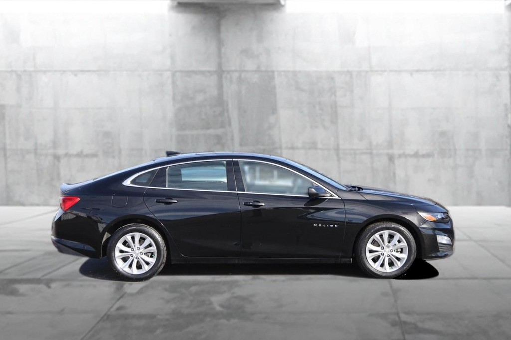 Chevrolet Malibu Vehicle Full-screen Gallery Image 5