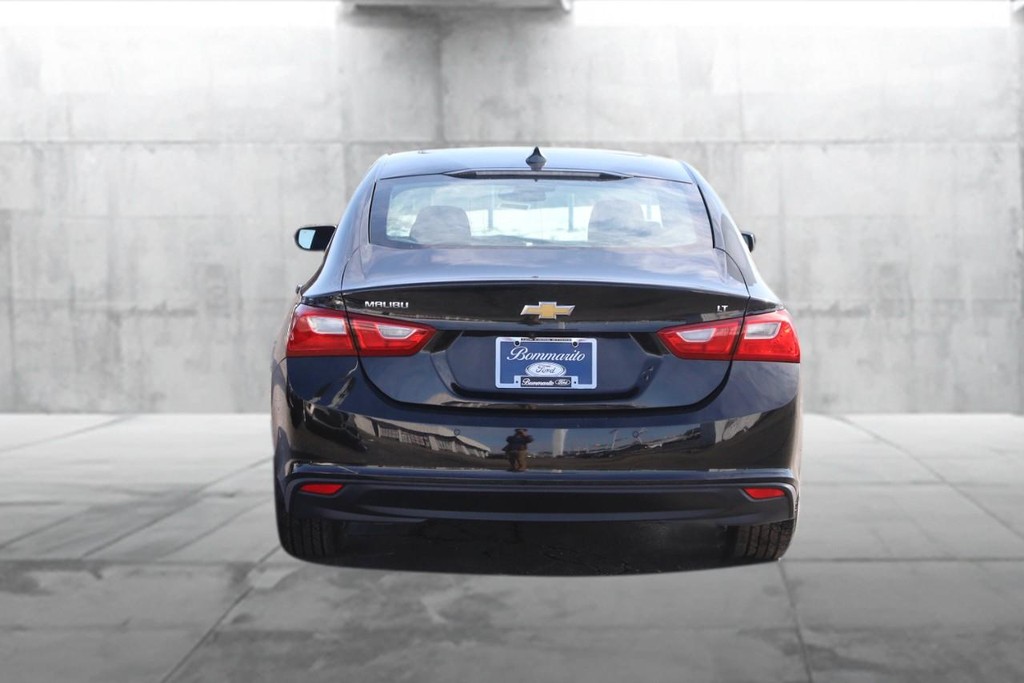 Chevrolet Malibu Vehicle Full-screen Gallery Image 6