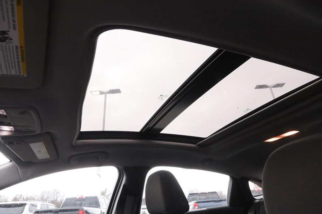 Chevrolet Malibu Vehicle Full-screen Gallery Image 9