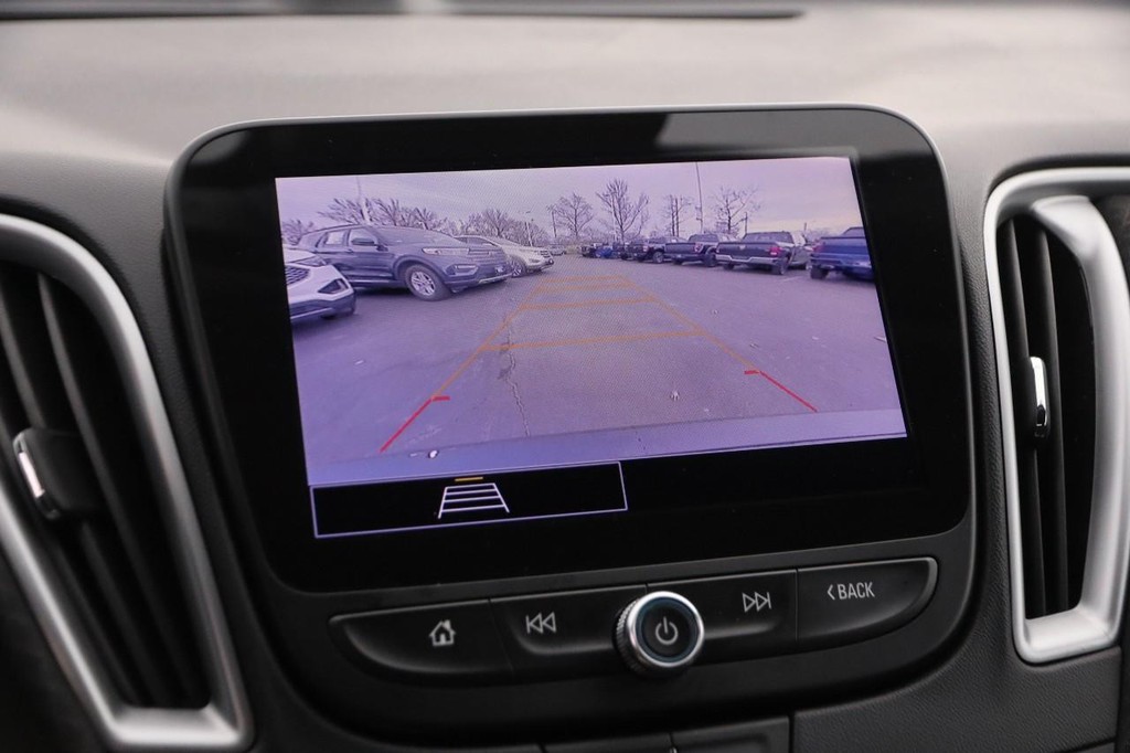 Chevrolet Malibu Vehicle Full-screen Gallery Image 17