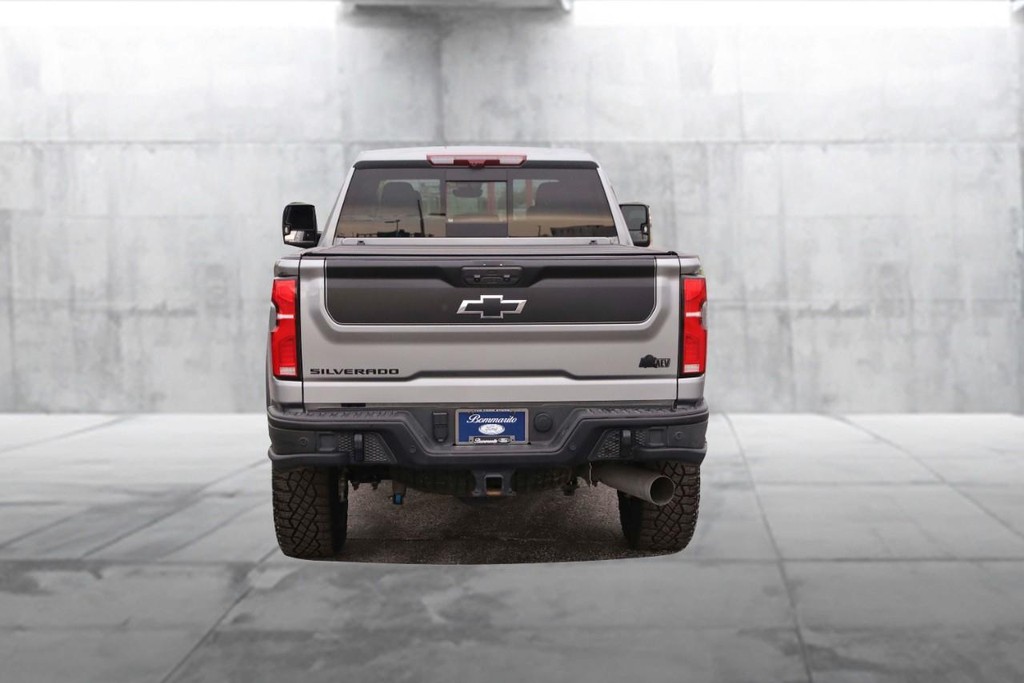Chevrolet Silverado 2500HD Vehicle Image 06