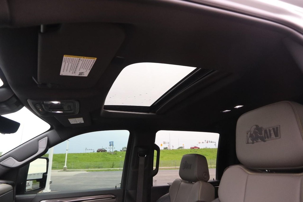 Chevrolet Silverado 2500HD Vehicle Image 09