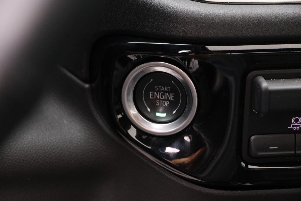 Chevrolet Silverado 2500HD Vehicle Image 15