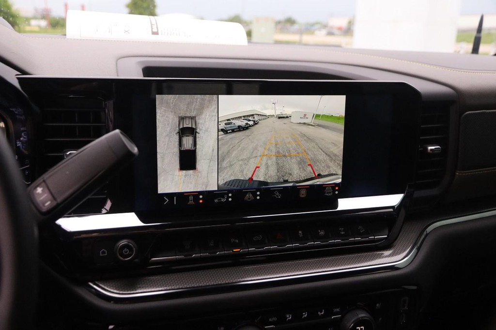 Chevrolet Silverado 2500HD Vehicle Image 18