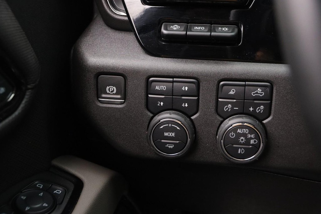 Chevrolet Silverado 2500HD Vehicle Image 20