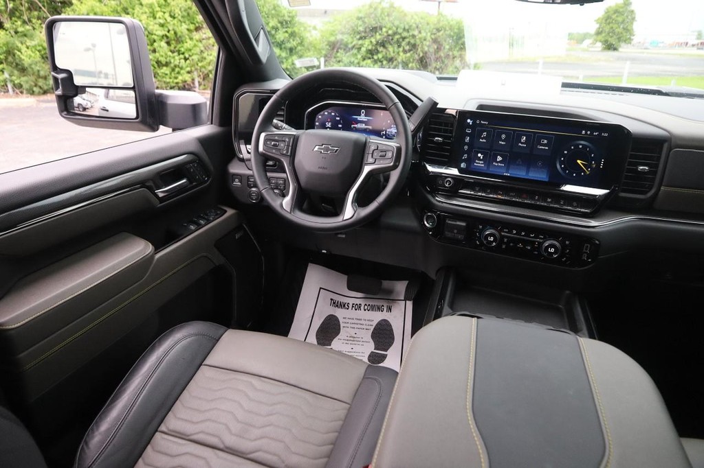 Chevrolet Silverado 2500HD Vehicle Image 23