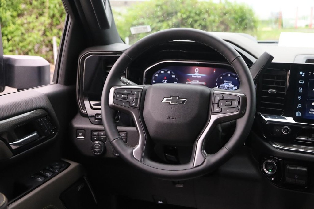 Chevrolet Silverado 2500HD Vehicle Image 24