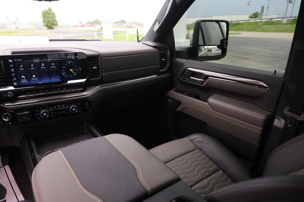 Chevrolet Silverado 2500HD Vehicle Image 26