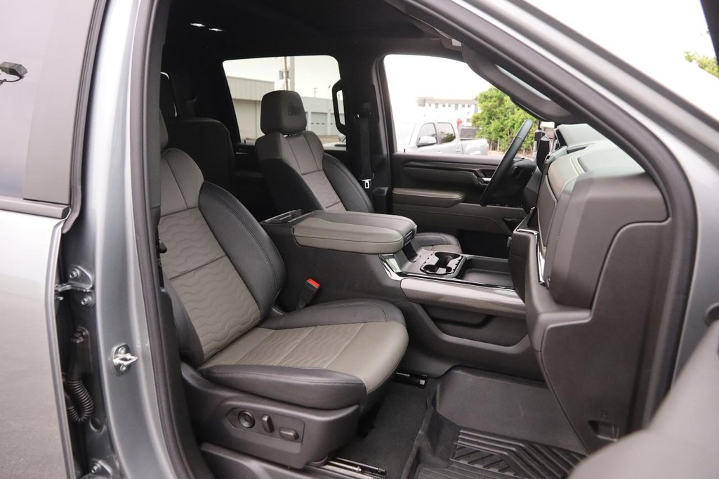Chevrolet Silverado 2500HD Vehicle Image 27