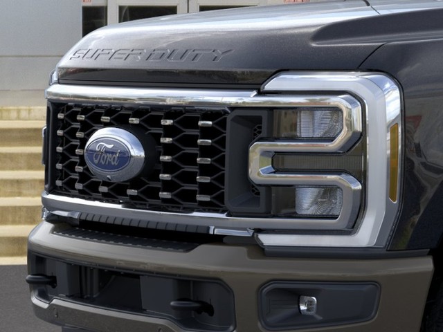 Ford Super Duty F-350 DRW Vehicle Image 17
