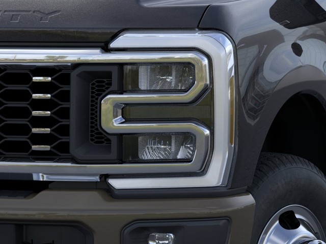 Ford Super Duty F-350 DRW Vehicle Image 18