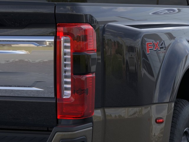 Ford Super Duty F-350 DRW Vehicle Image 21