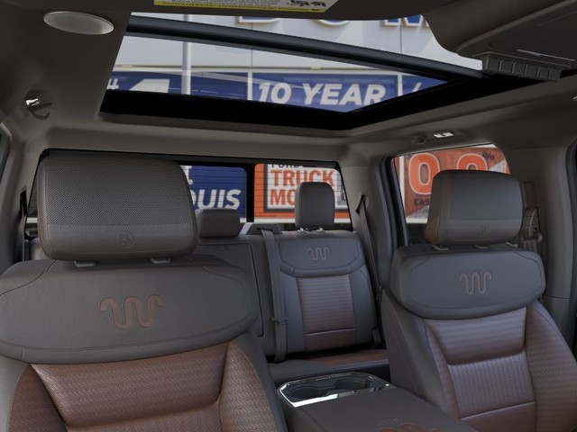Ford Super Duty F-350 DRW Vehicle Image 22