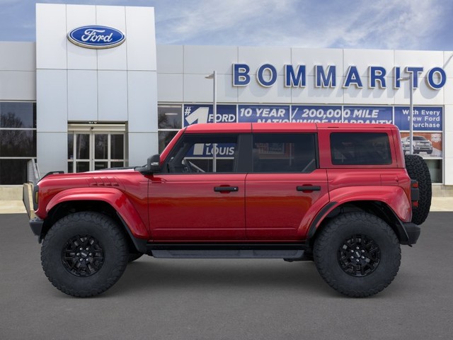 Ford Bronco Vehicle Full-screen Gallery Image 3