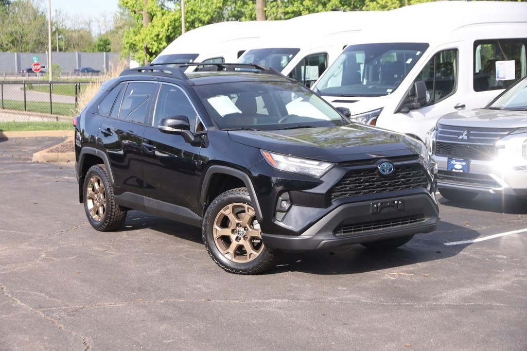 Toyota RAV4 Vehicle Full-screen Gallery Image 2