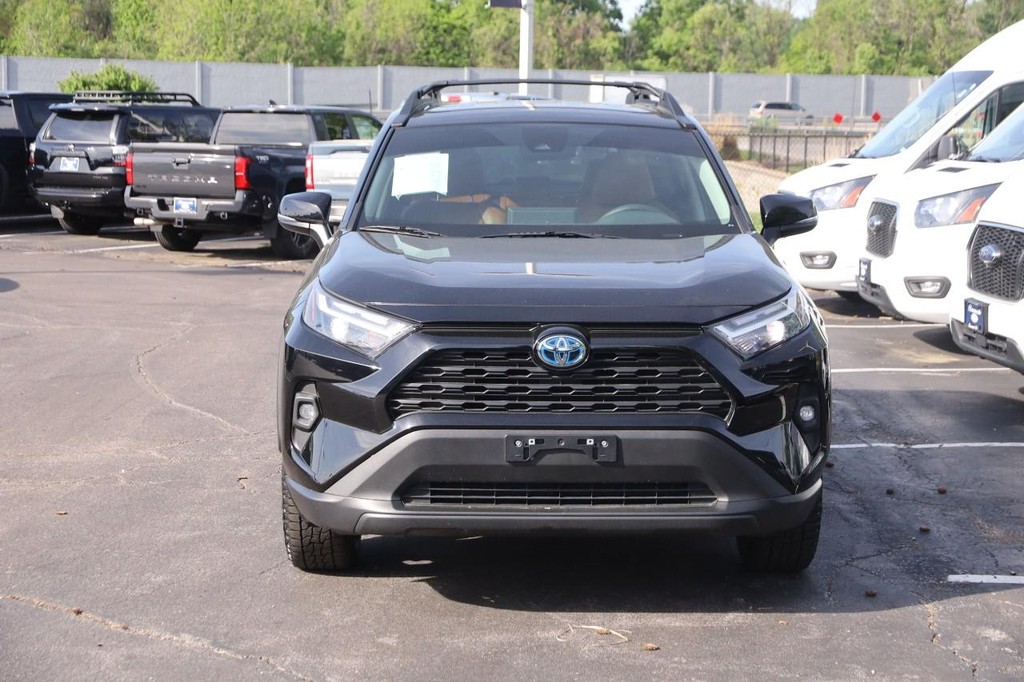 Toyota RAV4 Vehicle Full-screen Gallery Image 4