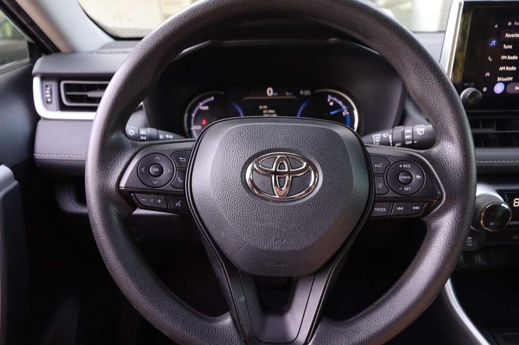 Toyota RAV4 Vehicle Full-screen Gallery Image 10