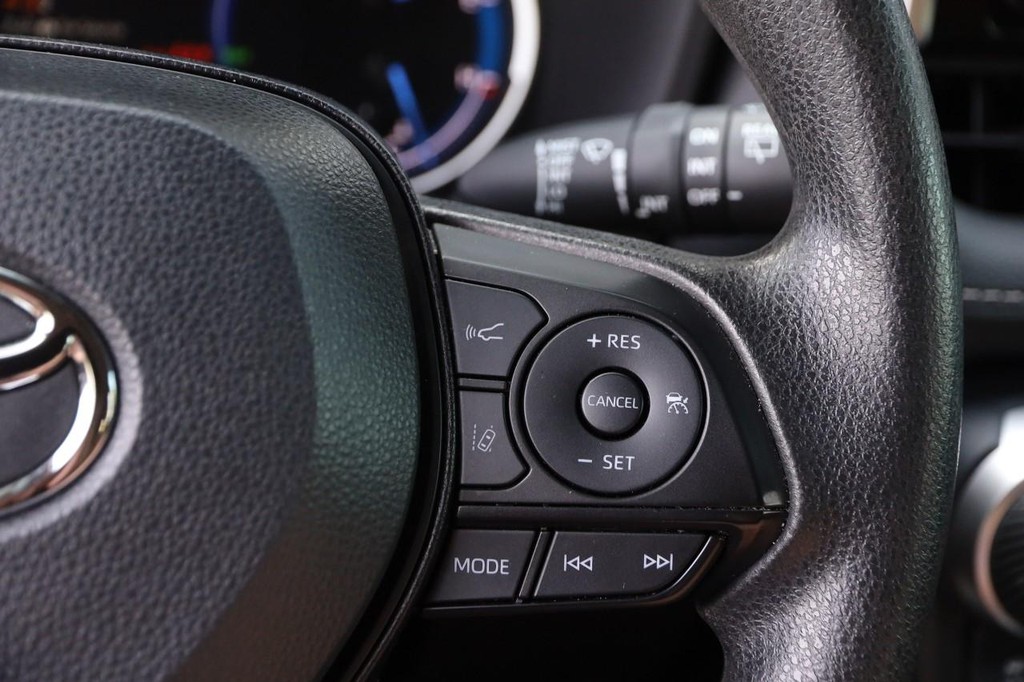 Toyota RAV4 Vehicle Full-screen Gallery Image 12