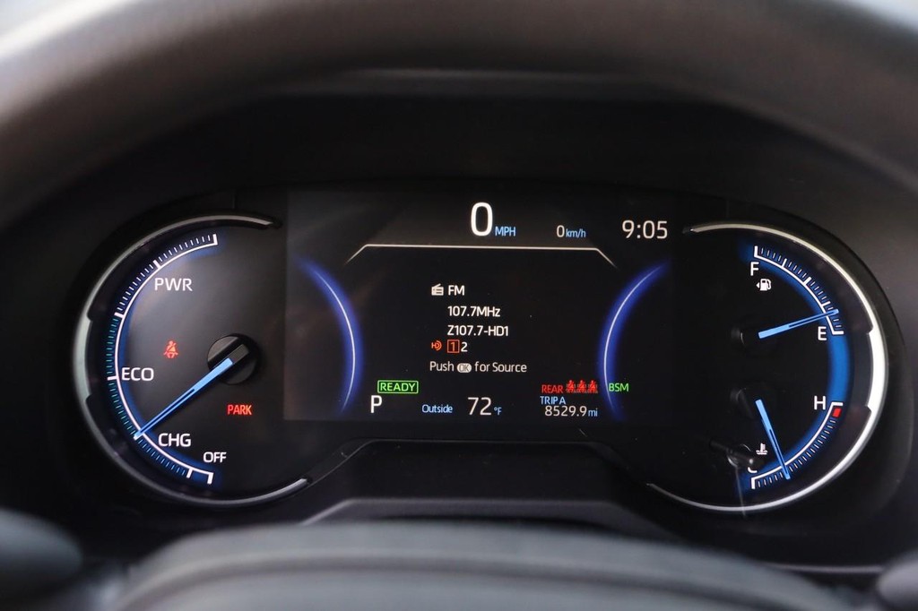 Toyota RAV4 Vehicle Full-screen Gallery Image 13