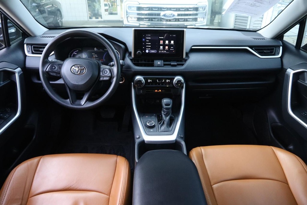 Toyota RAV4 Vehicle Full-screen Gallery Image 20