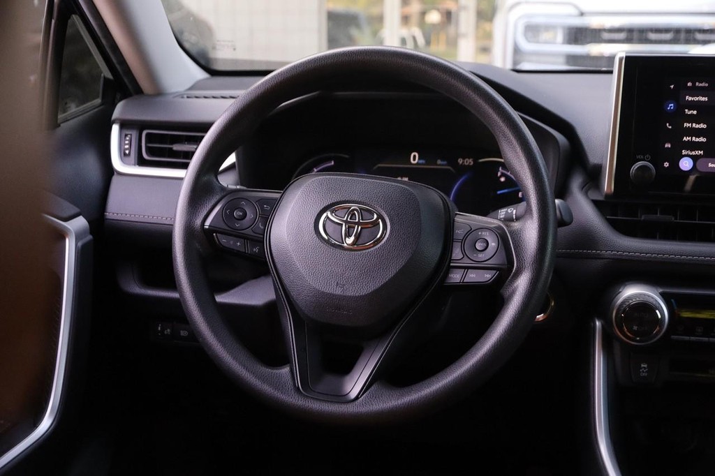 Toyota RAV4 Vehicle Full-screen Gallery Image 22