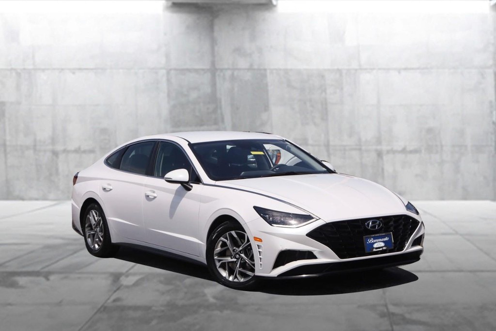Hyundai Sonata Vehicle Image 02