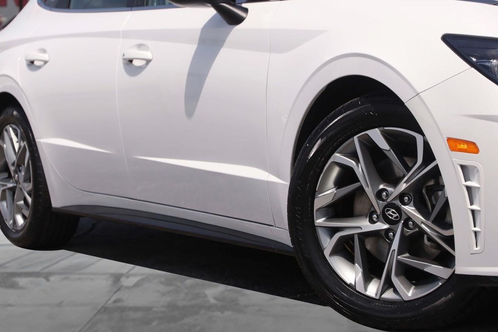 Hyundai Sonata Vehicle Image 03