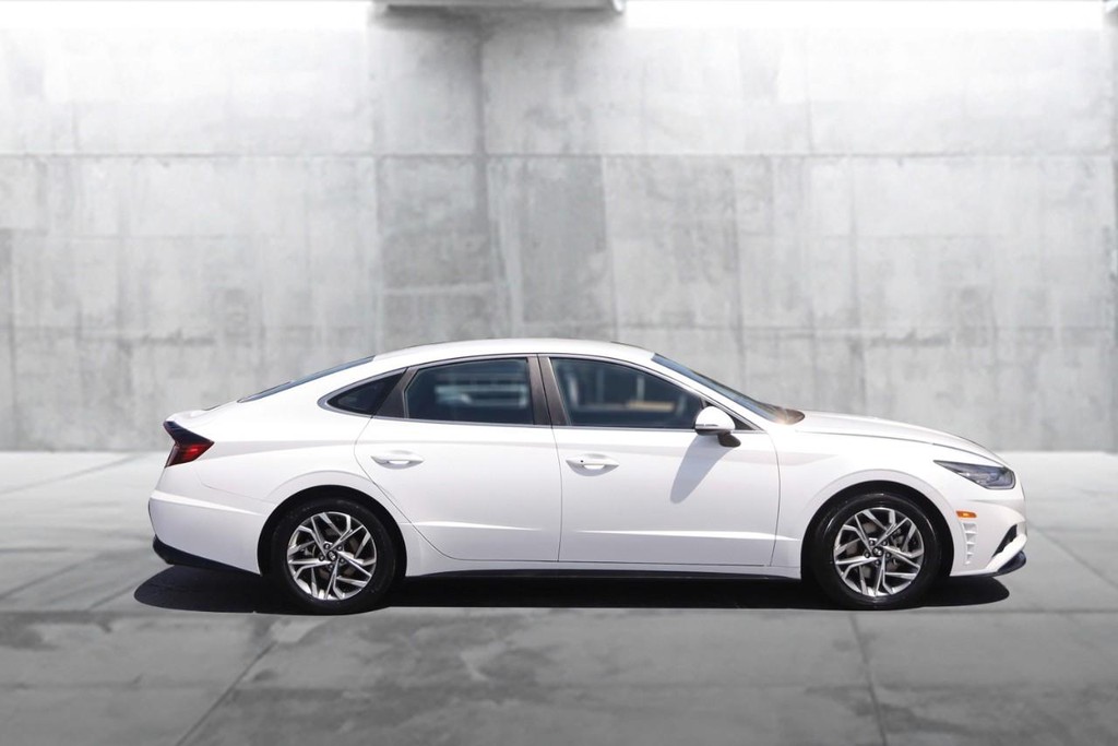 Hyundai Sonata Vehicle Image 05