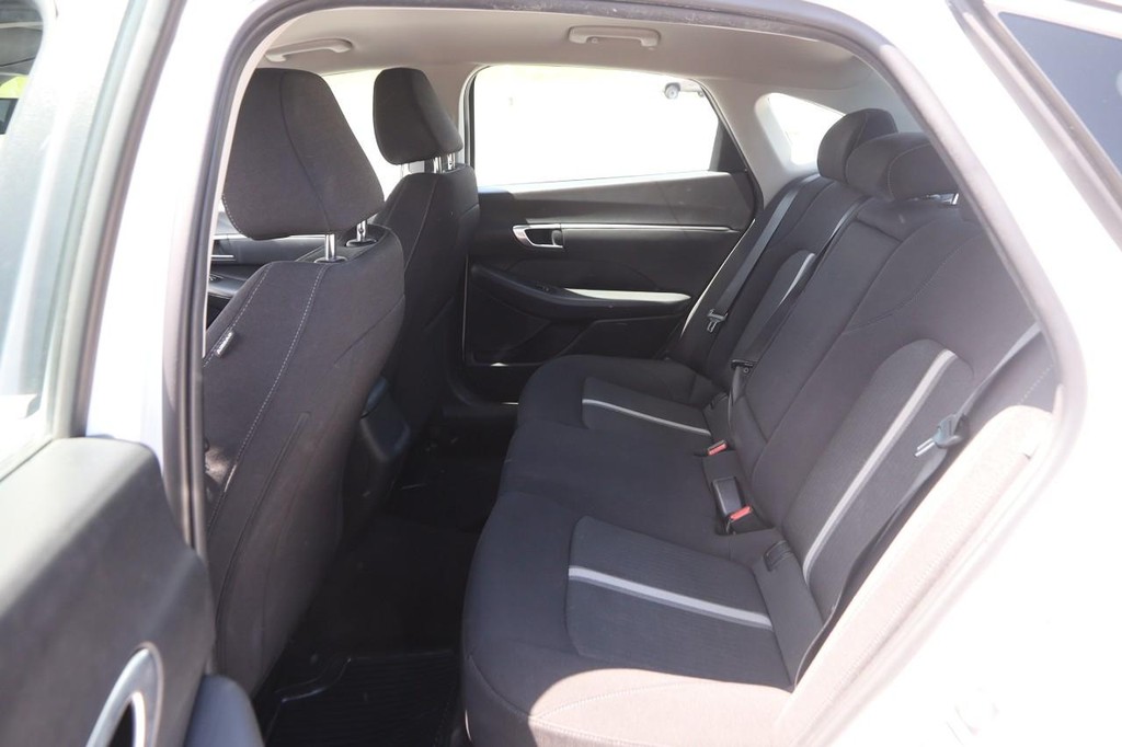 Hyundai Sonata Vehicle Image 09