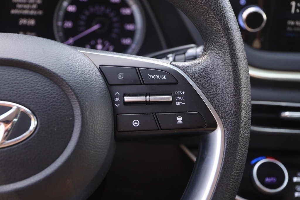 Hyundai Sonata Vehicle Image 12