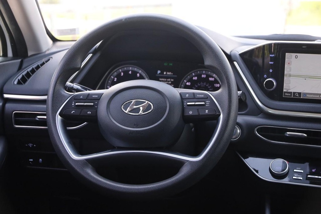 Hyundai Sonata Vehicle Image 24