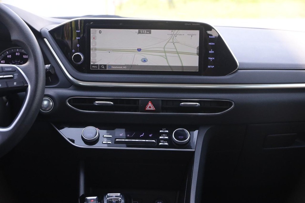 Hyundai Sonata Vehicle Image 25