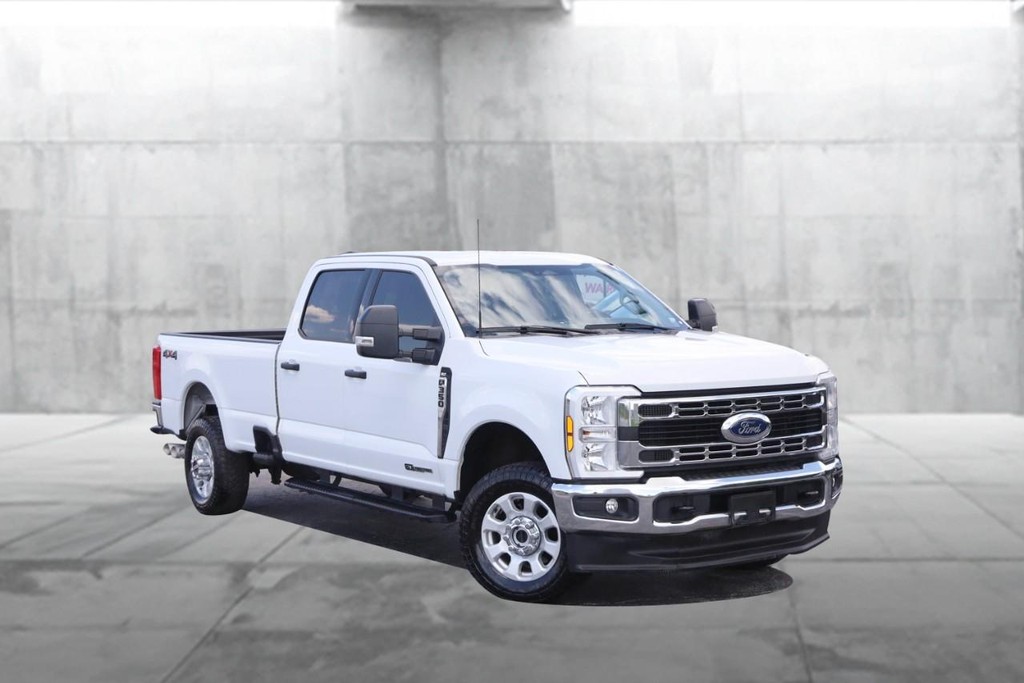 Ford Super Duty F-350 SRW Vehicle Image 02