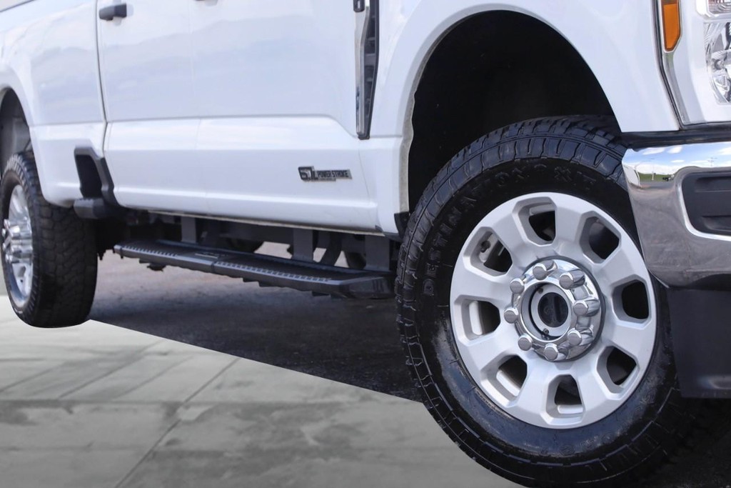 Ford Super Duty F-350 SRW Vehicle Image 03