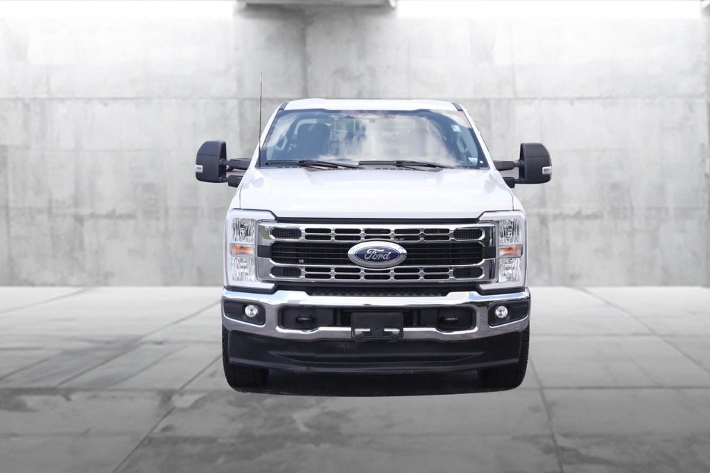 Ford Super Duty F-350 SRW Vehicle Image 04