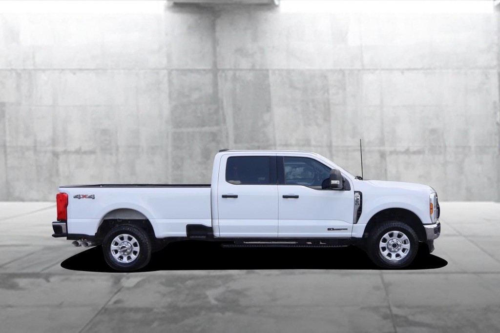 Ford Super Duty F-350 SRW Vehicle Image 05
